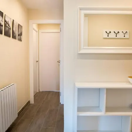 Seahomes Vacations - Seafront Fenals With Pkg * יורט דה מאר