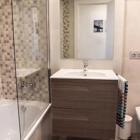 Seahomes Vacations - Seafront Fenals With Pkg Appartement