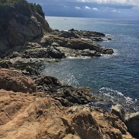 Seahomes Vacations - Seafront Fenals With Pkg Appartement Lloret de Mar